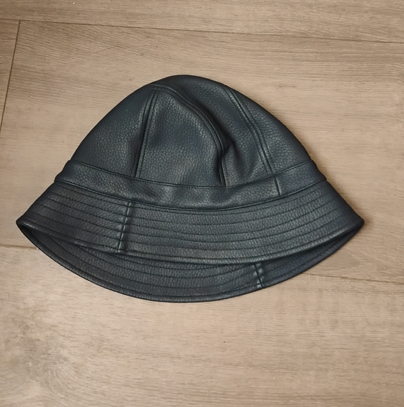Vintage 2000s Liz Claiborne Faux Leather Bucket Hat - Picture 3 of 6